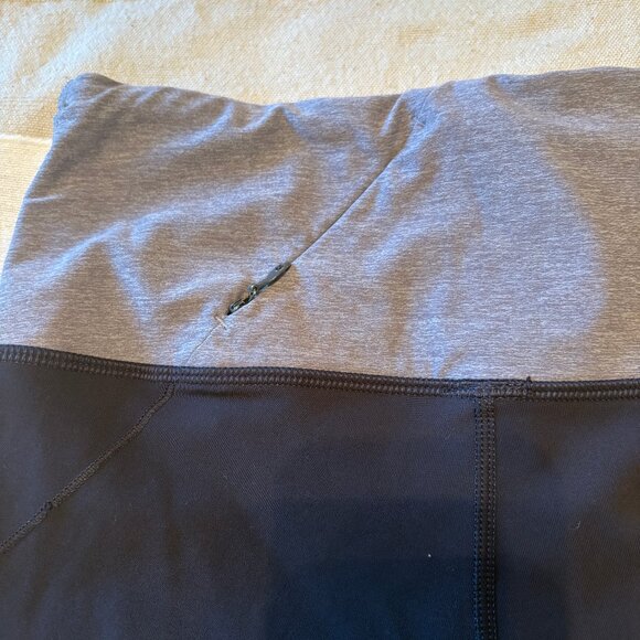 Lululemon 7/8 Leggings w/ Ribbed Zip Ankles + Multiple Pockets | Heather Grey | - Picture 10 of 10